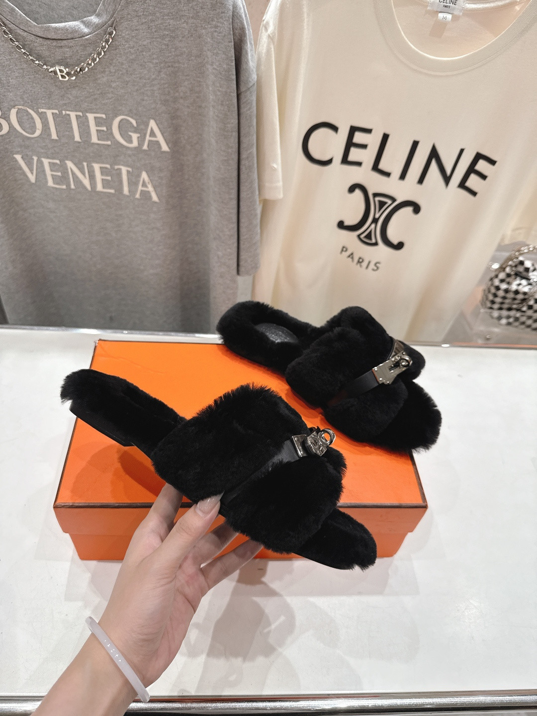 ua H**mes chypre sandals