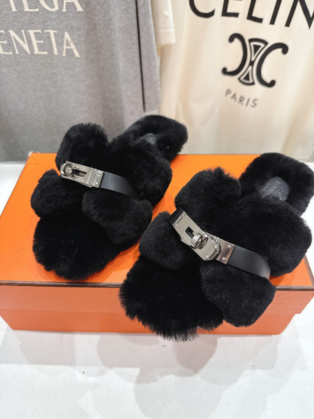 ua H**mes chypre sandals