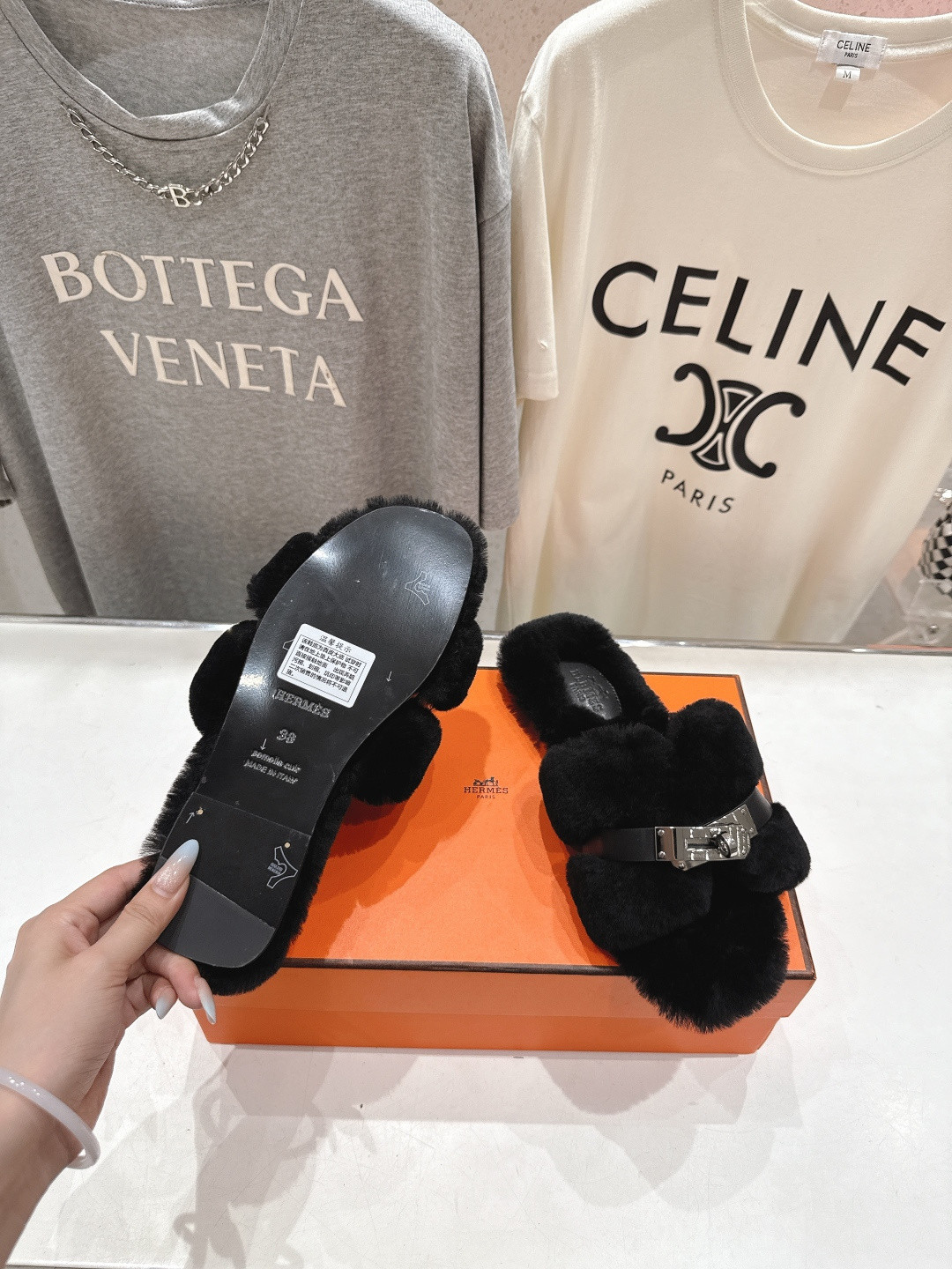 ua H**mes chypre sandals