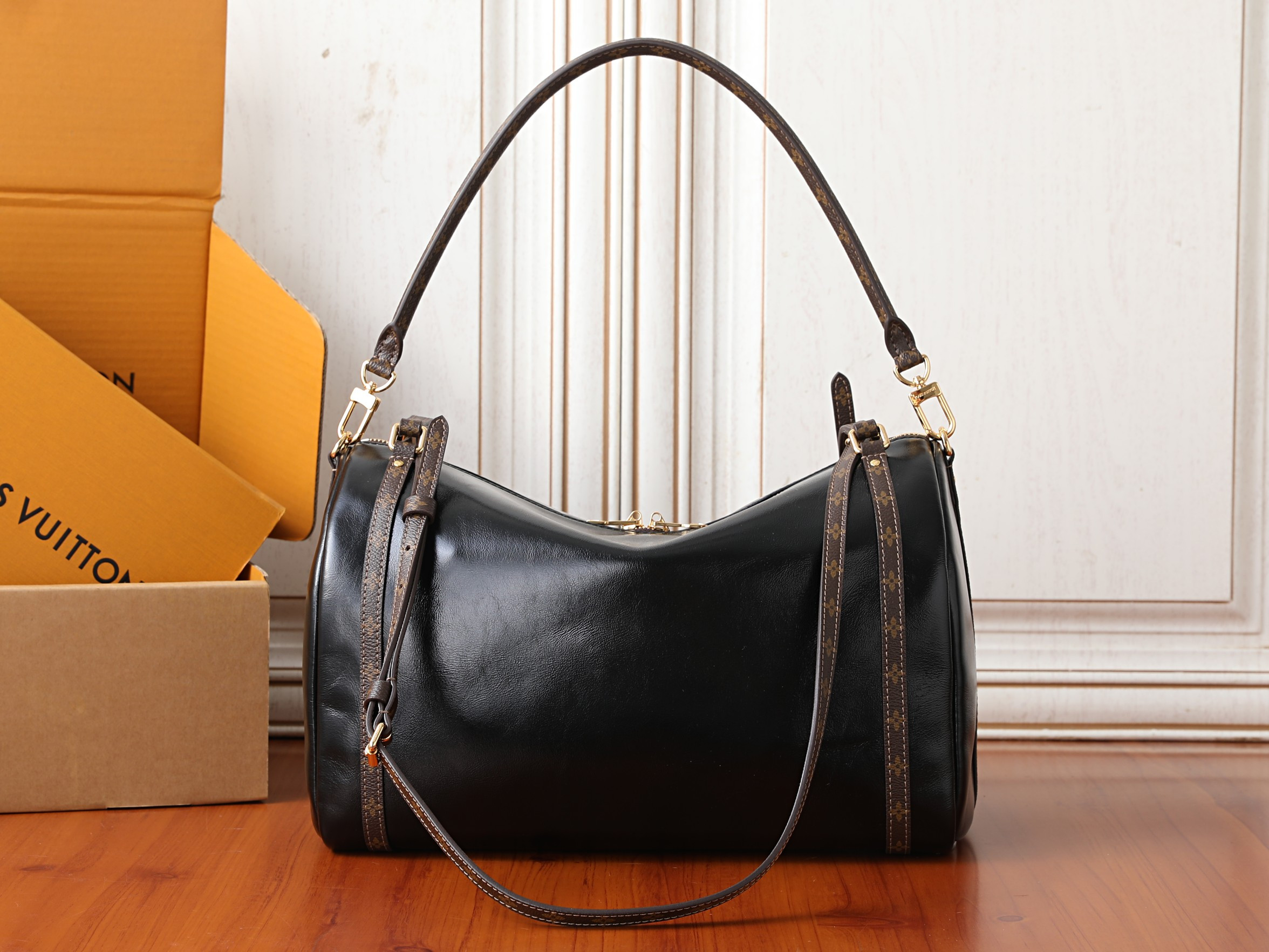 LV Express MM M2B149 36 x 24 x 18.5 cm