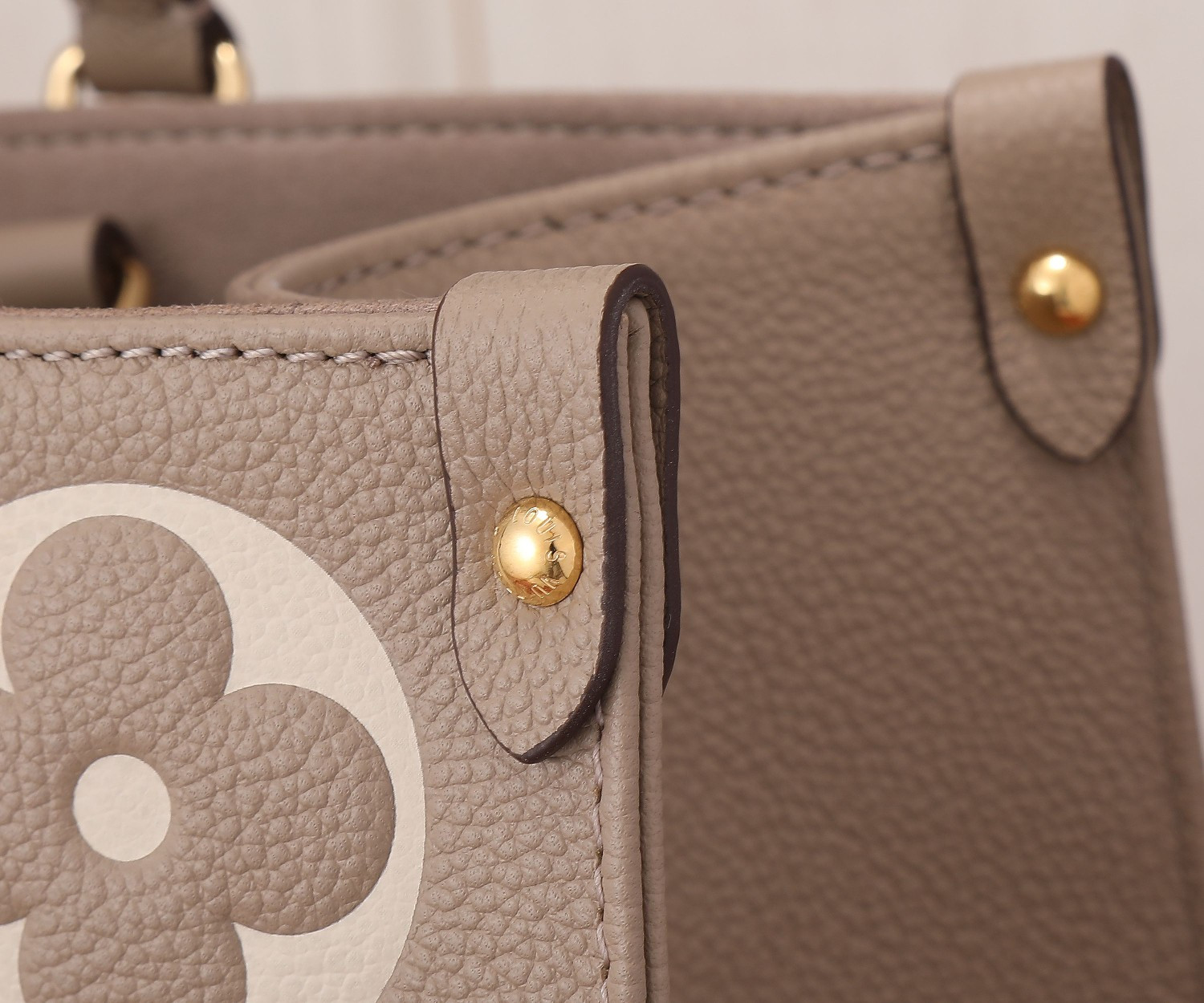LV OnTheGo MM M45494 35 x 27 x 14 cm
