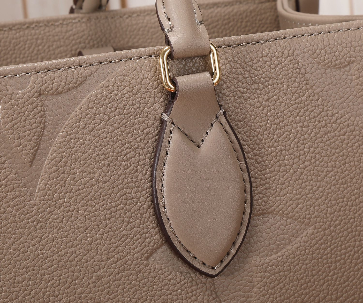LV Onthego MM Tote Bag M45607 35 x 27 x 14 cm