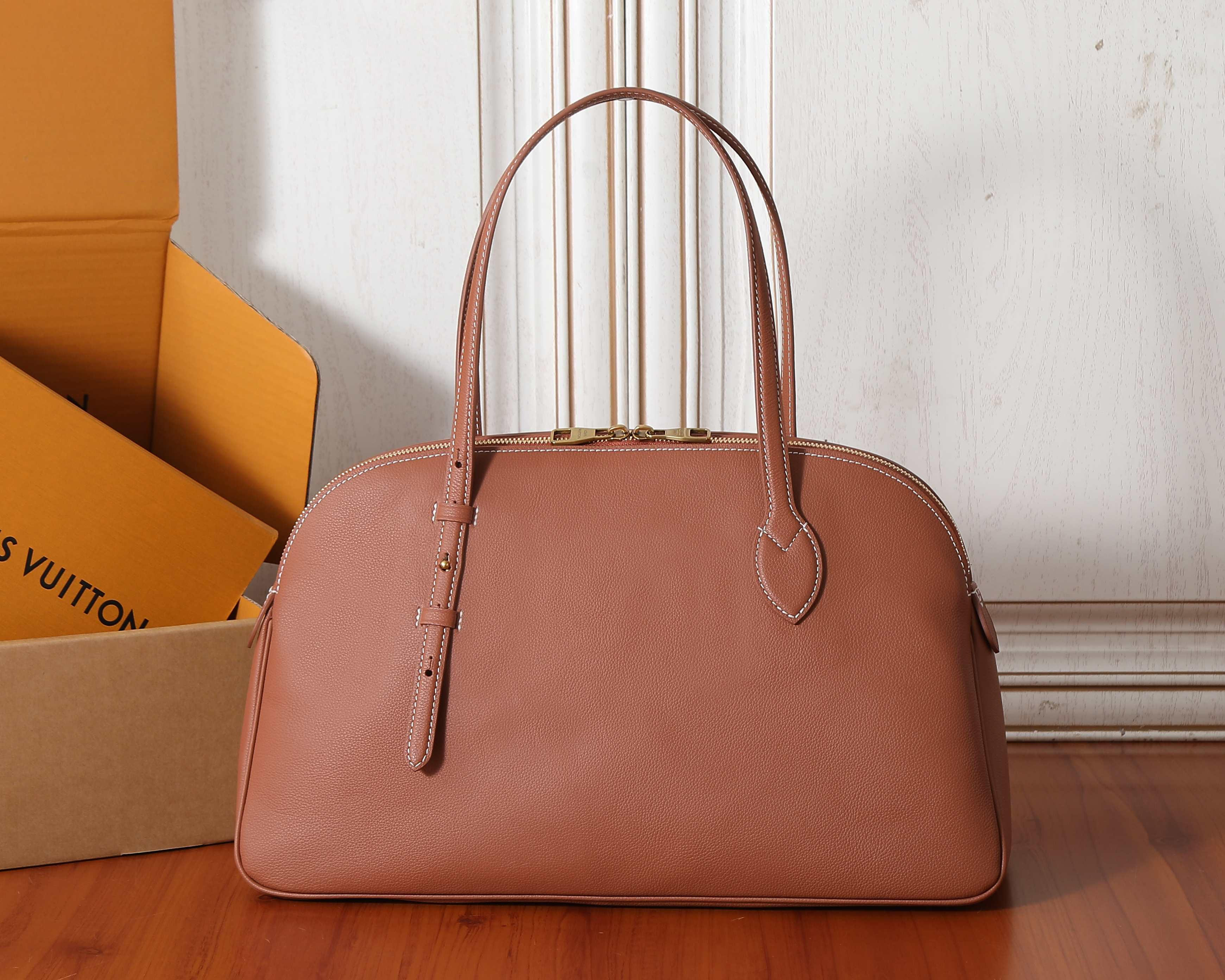 LV Low Key Duffle Tote M26688 43.5 x 26.5 x 14.5 cm