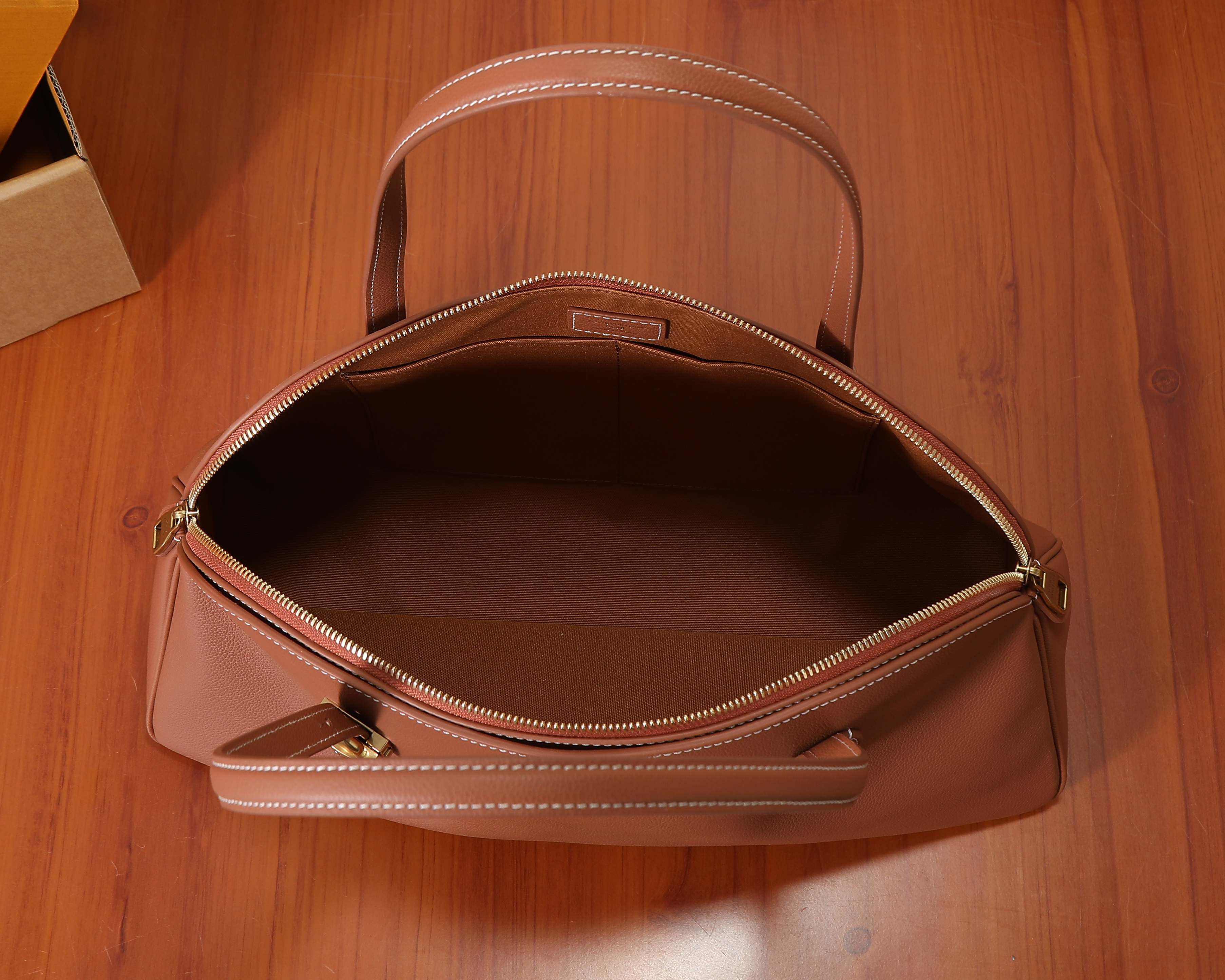 LV Low Key Duffle Tote M26688 43.5 x 26.5 x 14.5 cm