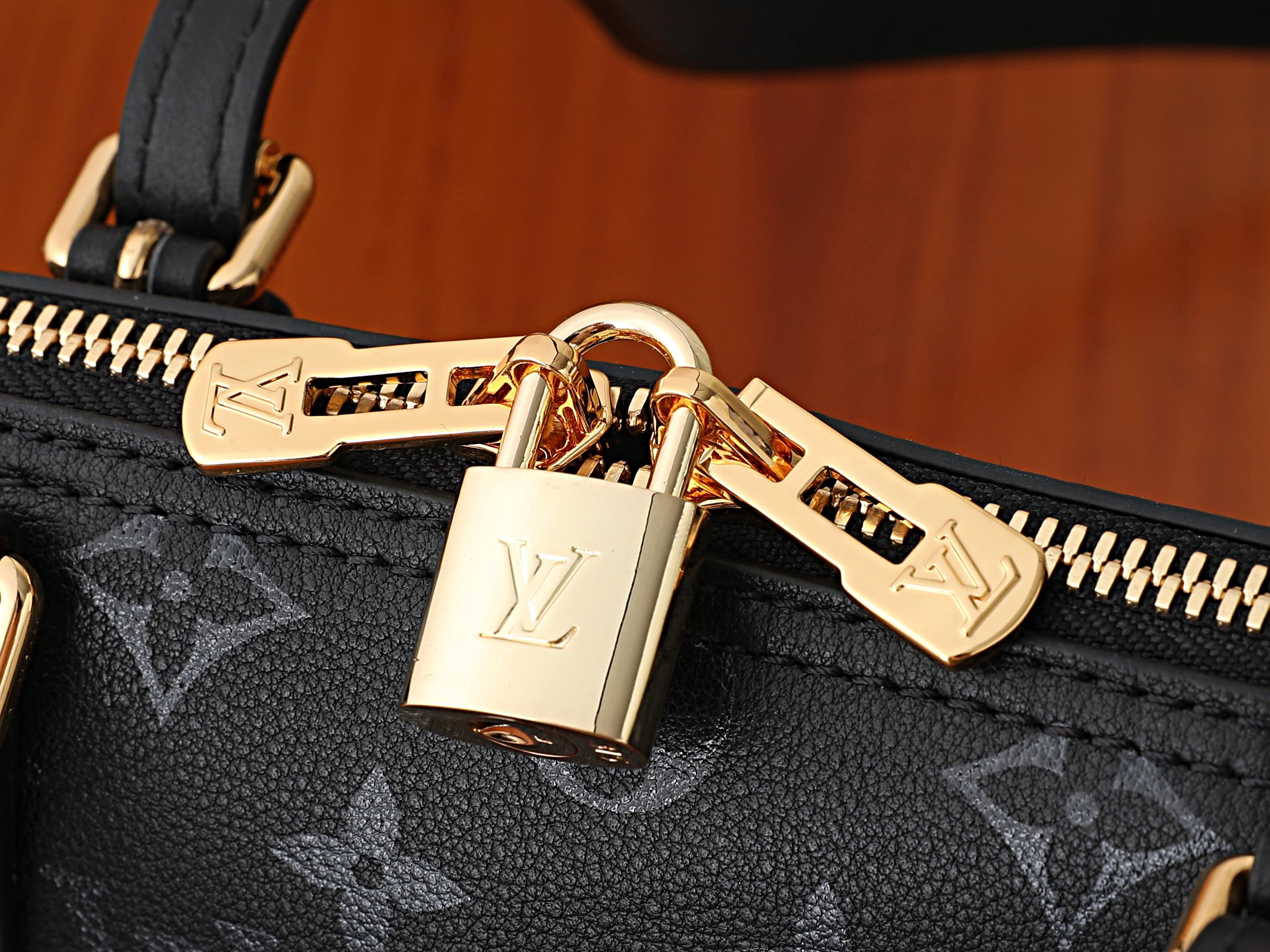 LV Squire East-West M3A167 29 x 14 x 8 cm
