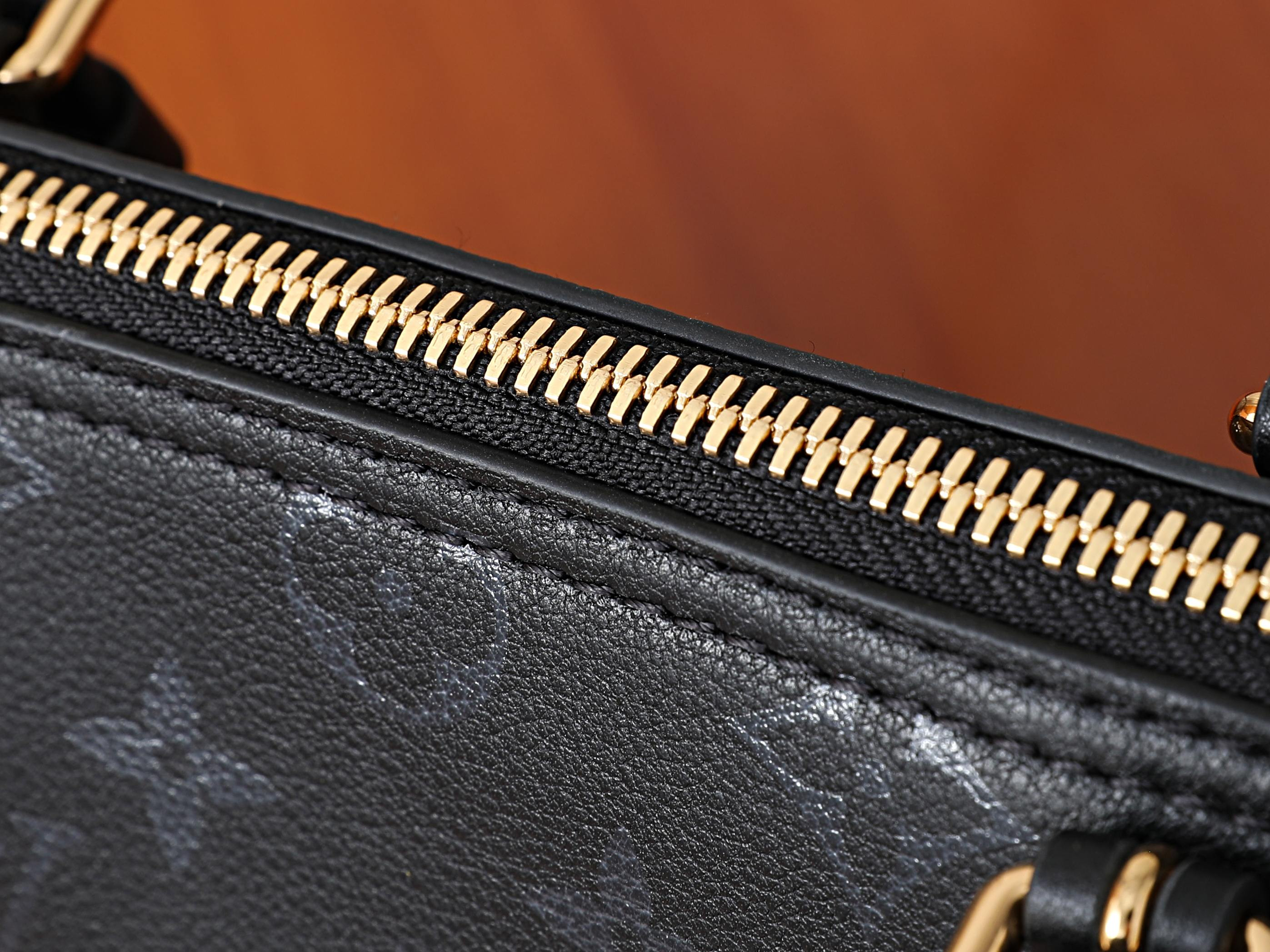 LV Squire East-West M3A167 29 x 14 x 8 cm