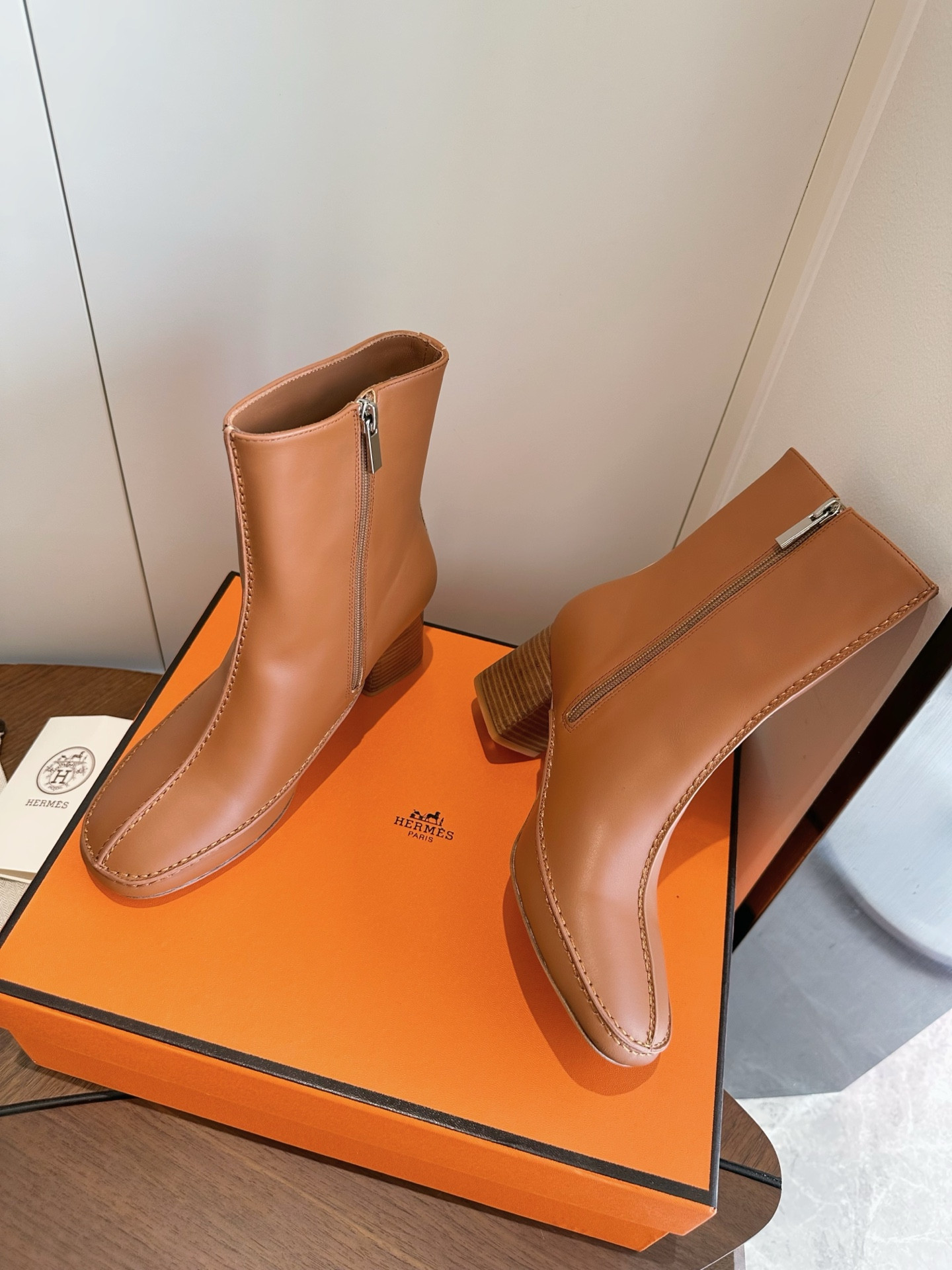 ua H**mes maureen ankle boot