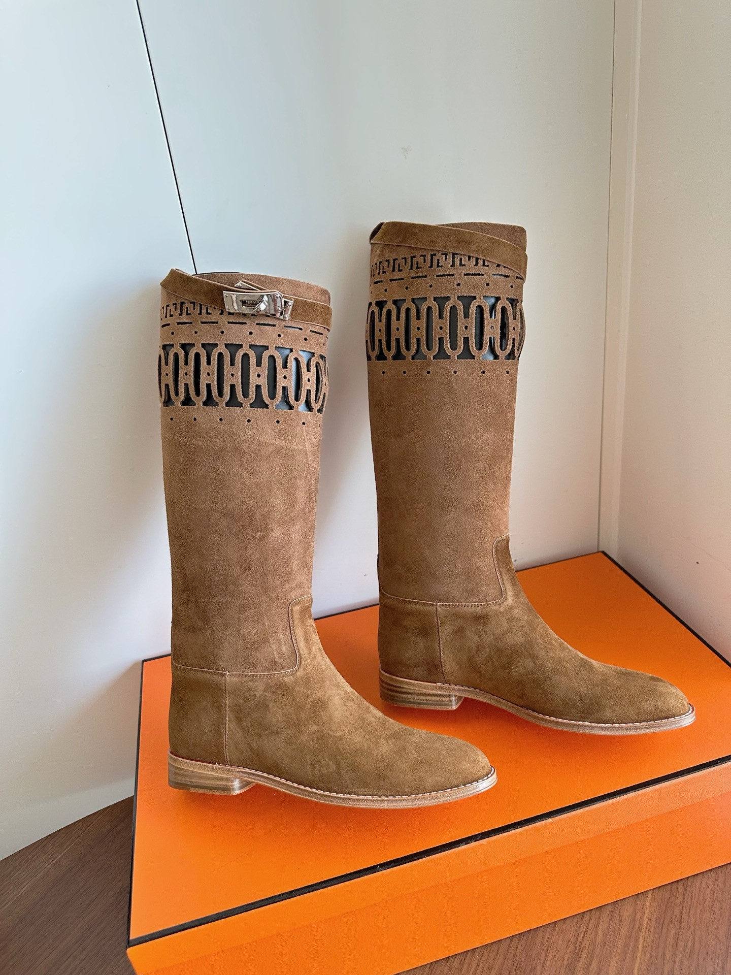 ua H**mes jumping boot