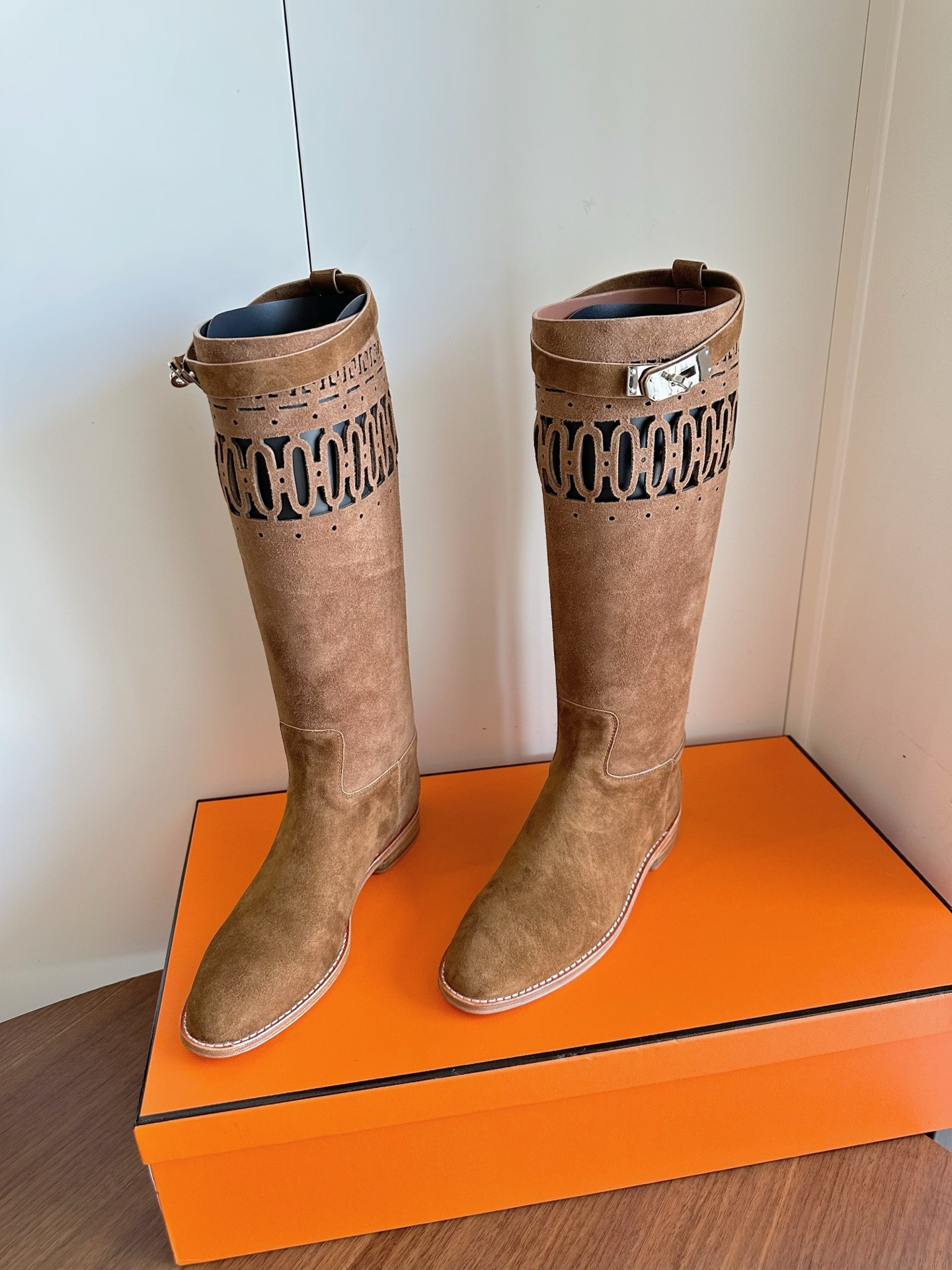 ua H**mes jumping boot