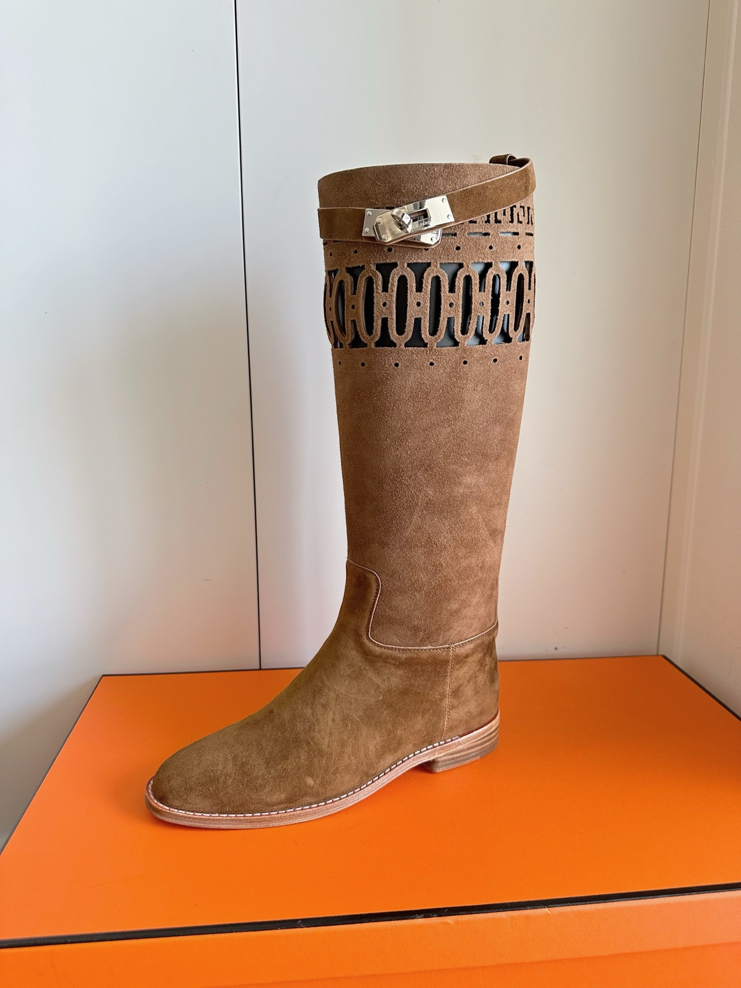 ua H**mes jumping boot