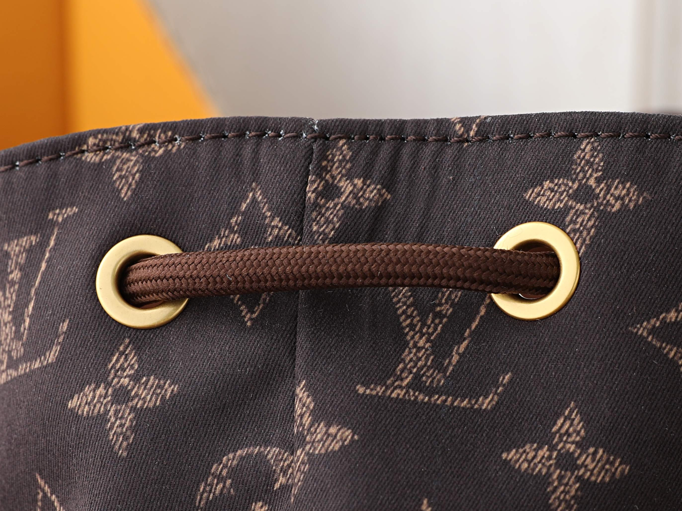 LV Christopher East West MM Silk Tech M2A423 51 x 44 x 26 cm