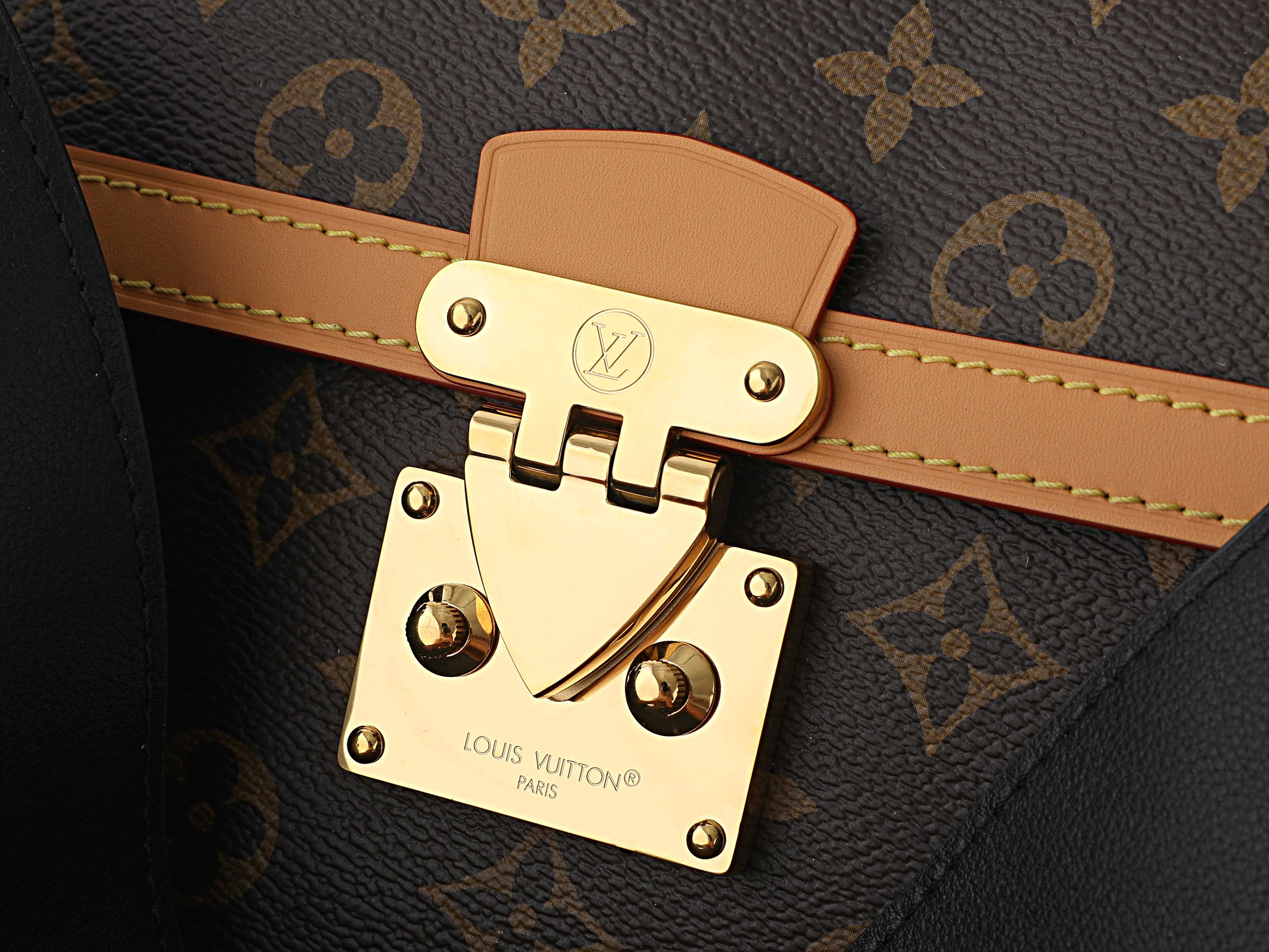 LV Speedpocket Bag M3A221 26 x 19 x 16 cm