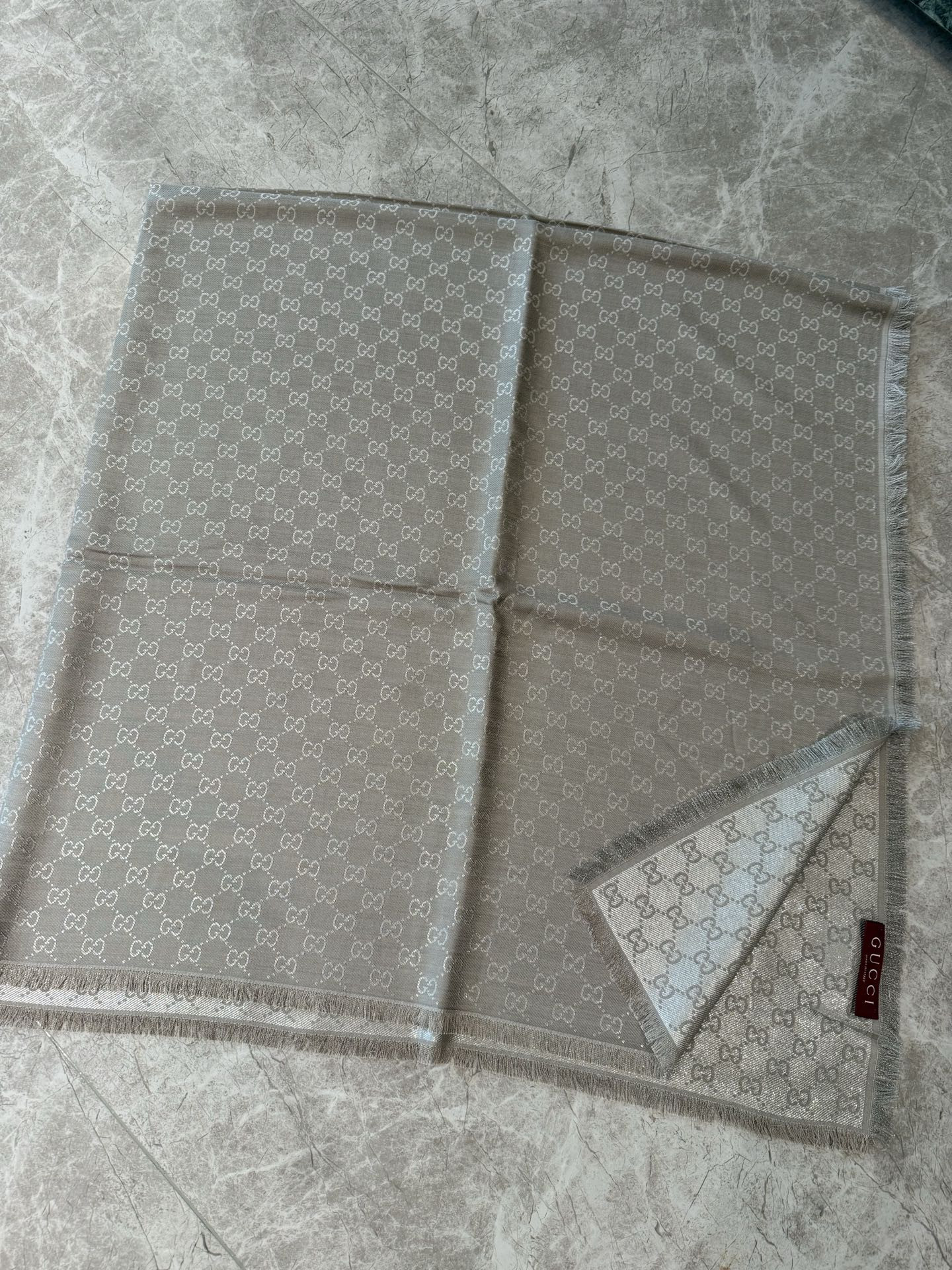 G*u*i scarf 140x140cm