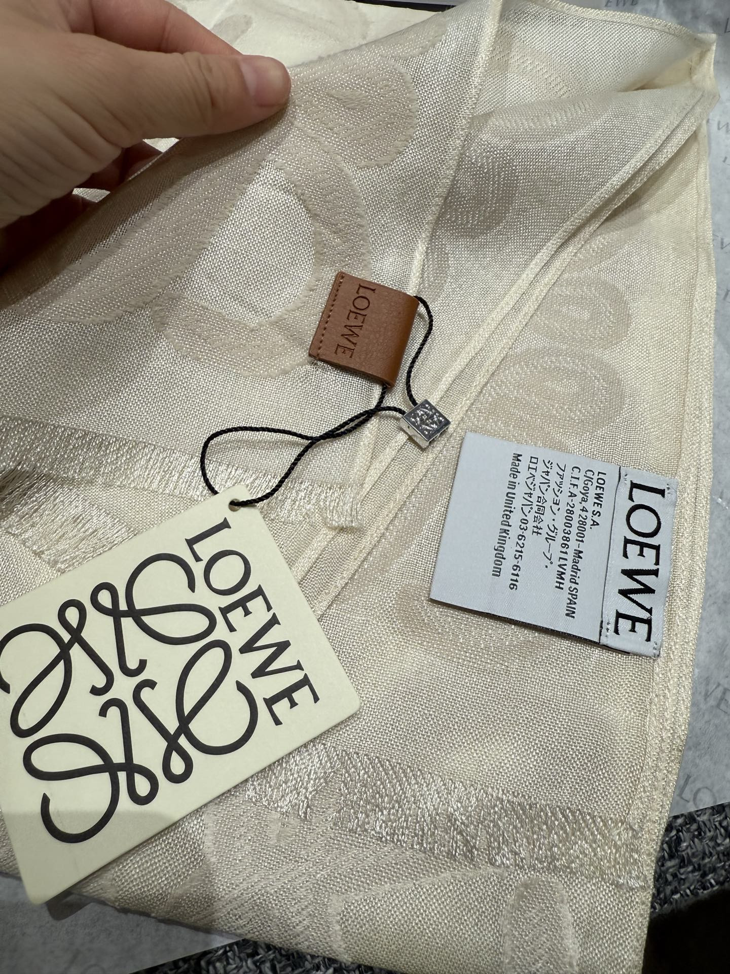 L0ew* scarf 60x180cm 42% cotton,41% wool,17% mulberry silk