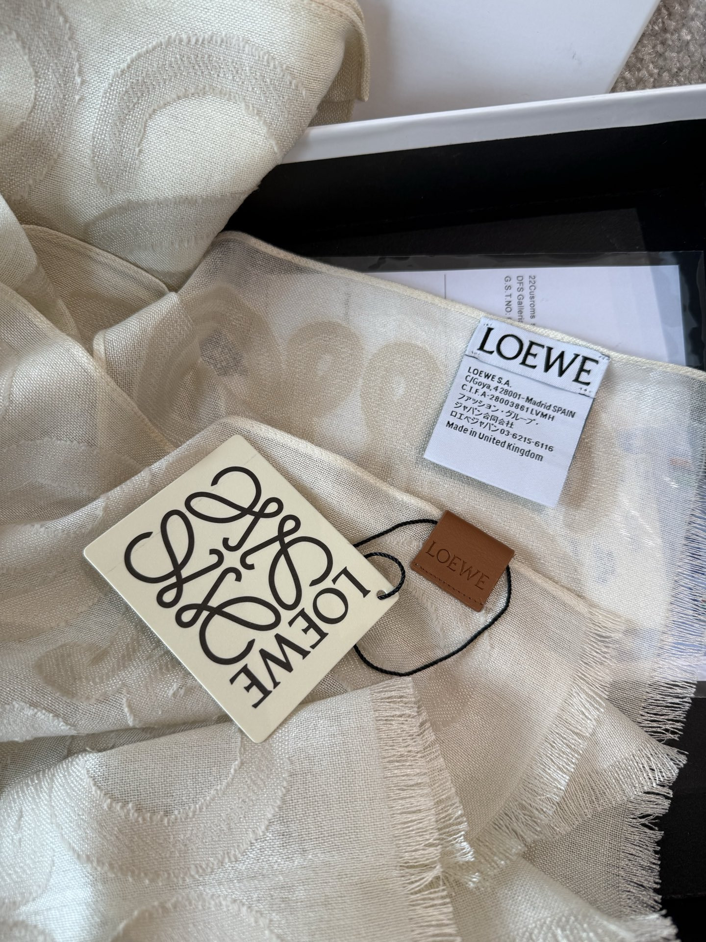 L0ew* scarf 60x180cm 42% cotton,41% wool,17% mulberry silk