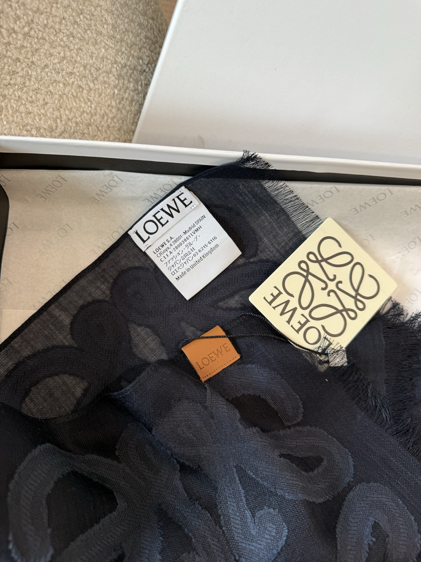 L0ew* scarf 60x180cm 42% cotton,41% wool,17% mulberry silk
