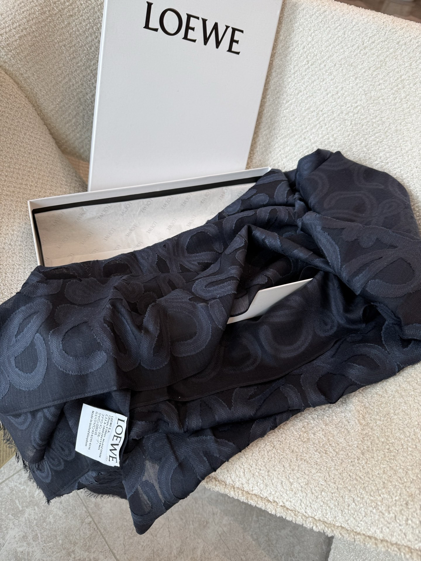 L0ew* scarf 60x180cm 42% cotton,41% wool,17% mulberry silk