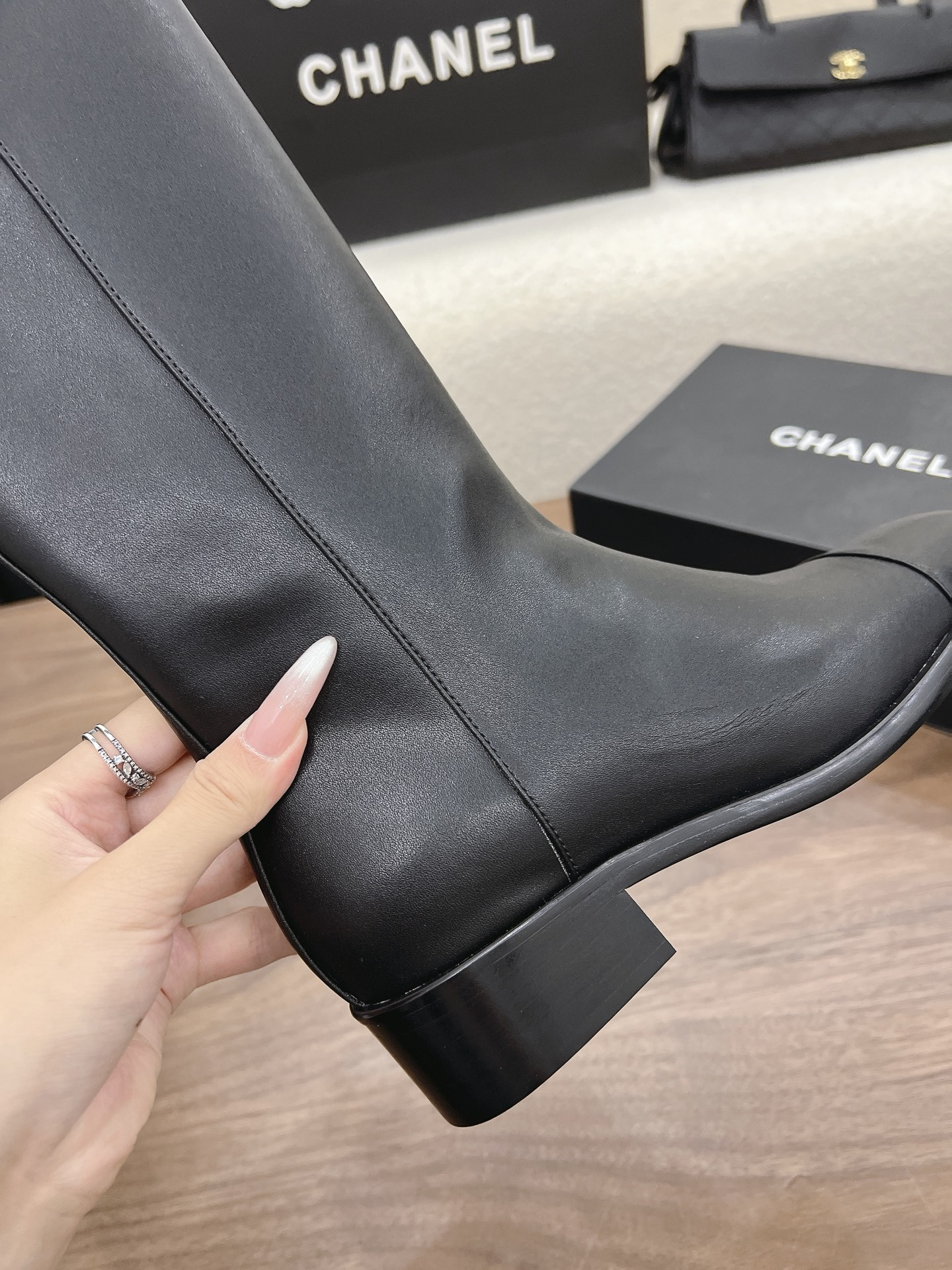 ua Ch*el boot 3.5cm heel