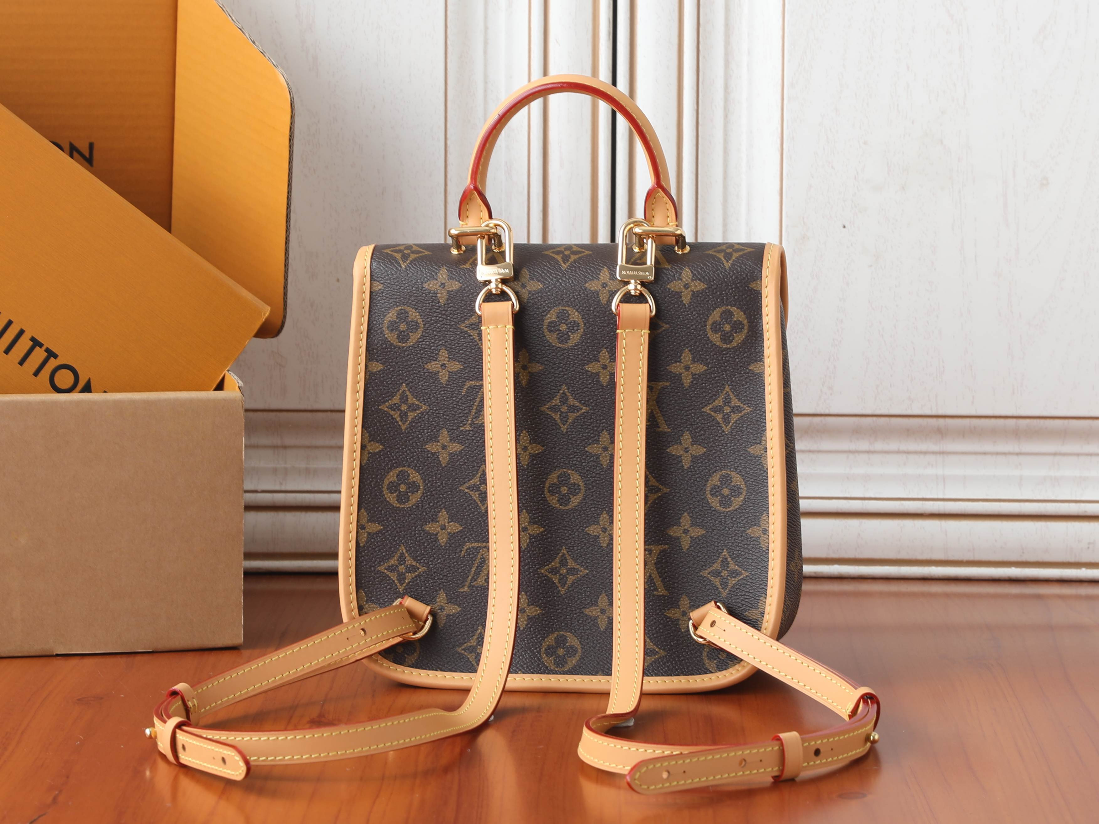 LV Diane Backpack PM M29766 21 x 21.5 x 9 cm