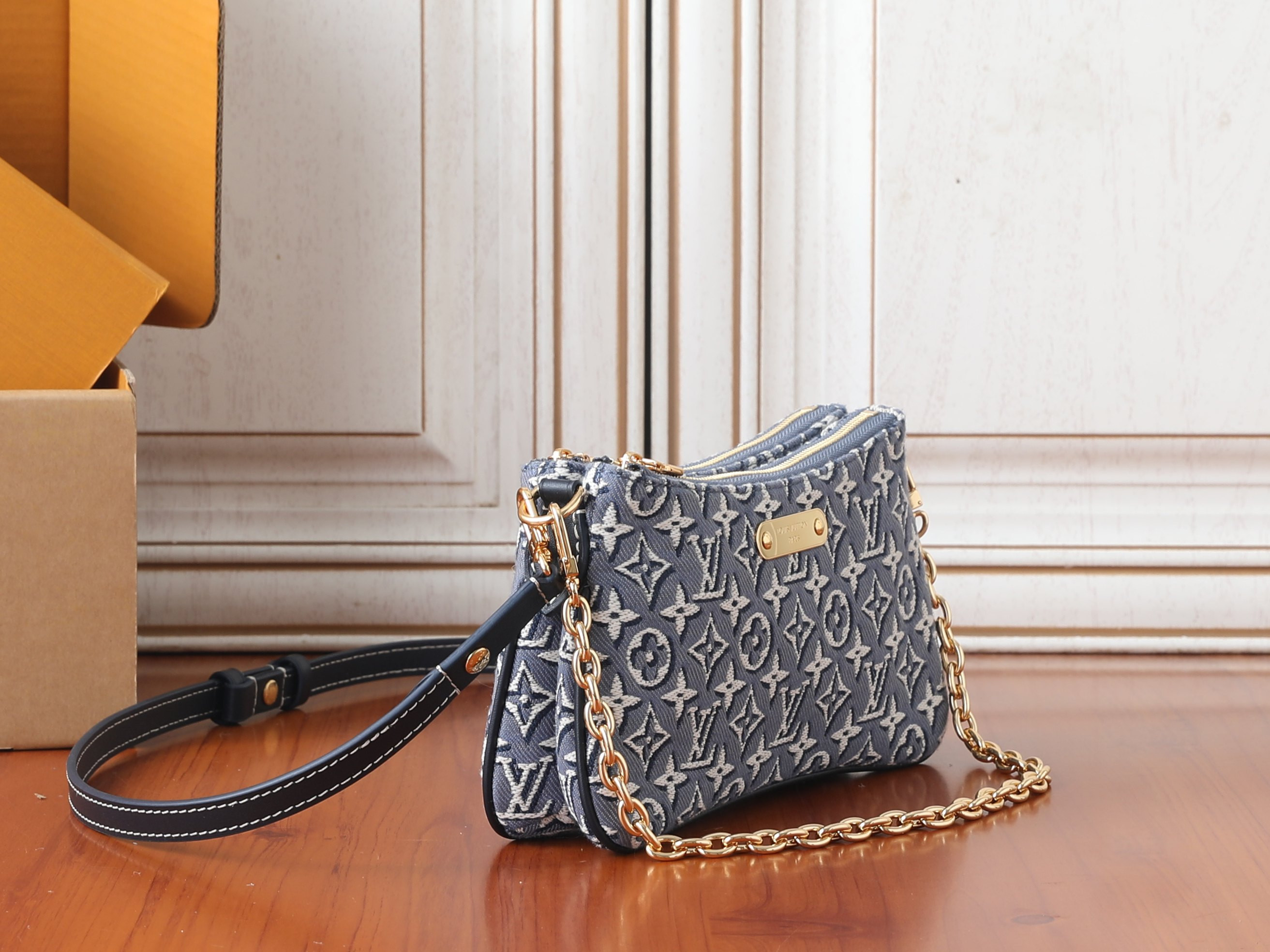 LV Liv Pochette M29895 24.5 x 13.5 x 6.5 cm