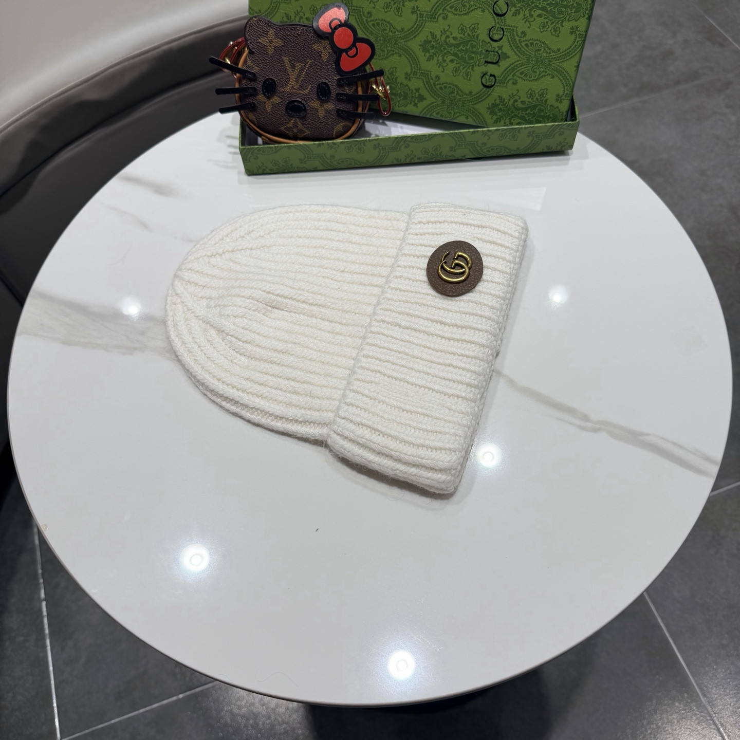 G*u*i beanie