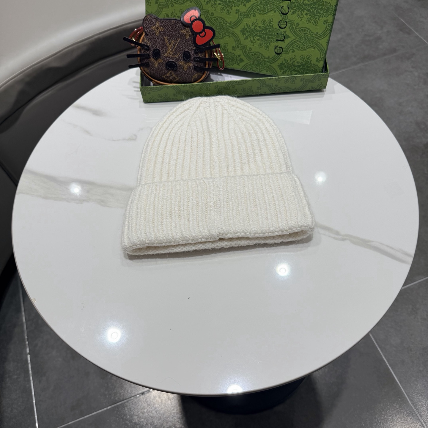G*u*i beanie