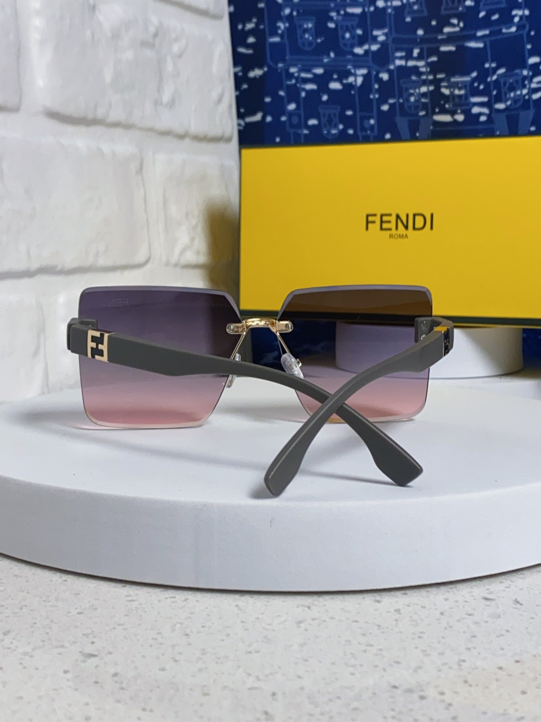 F**di glasses