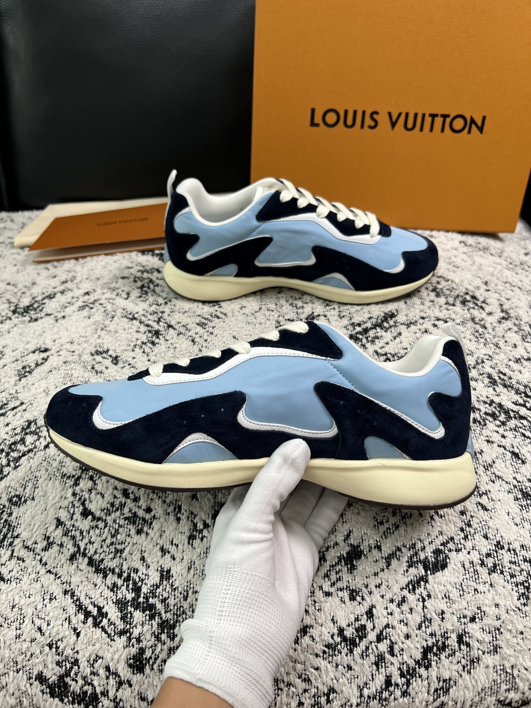 UA LV Drop 300 Sneaker