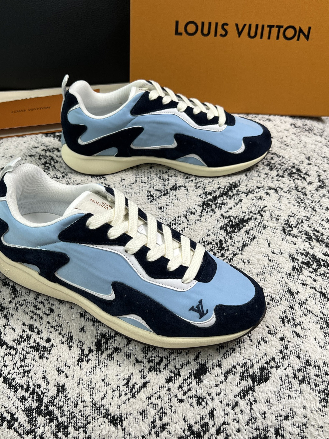 UA LV Drop 300 Sneaker