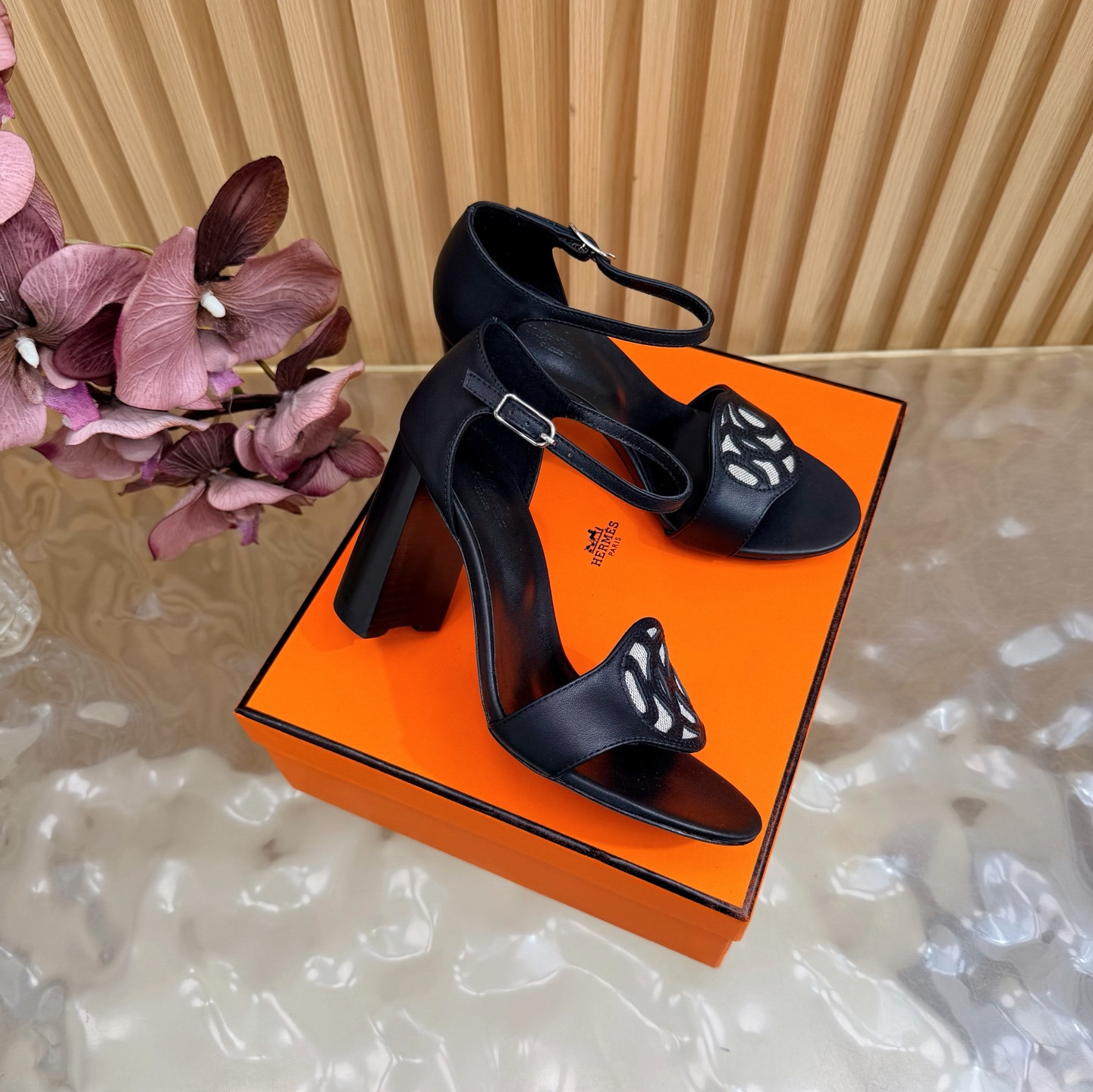 ua H**mes marquise sandal