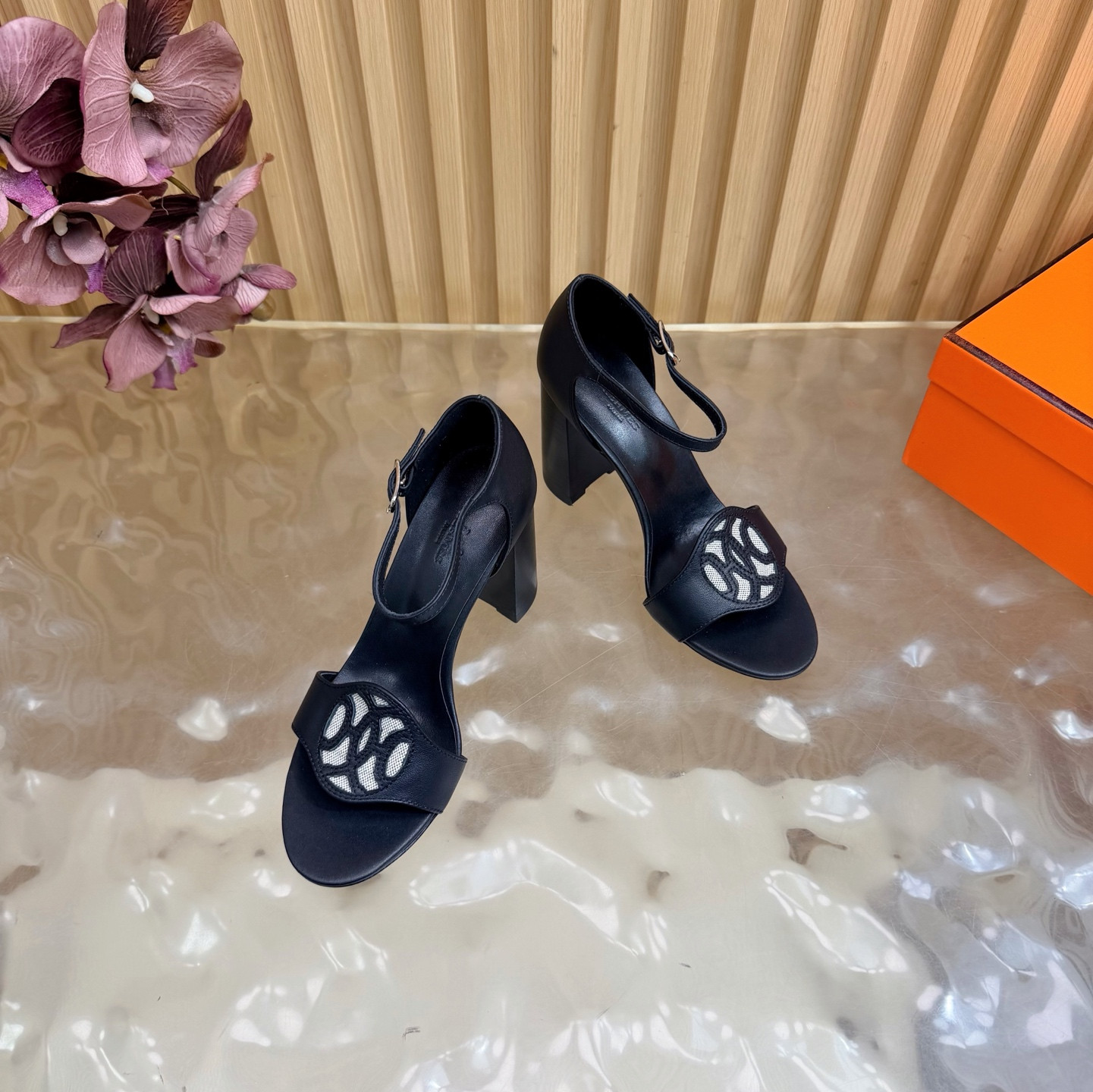 ua H**mes marquise sandal