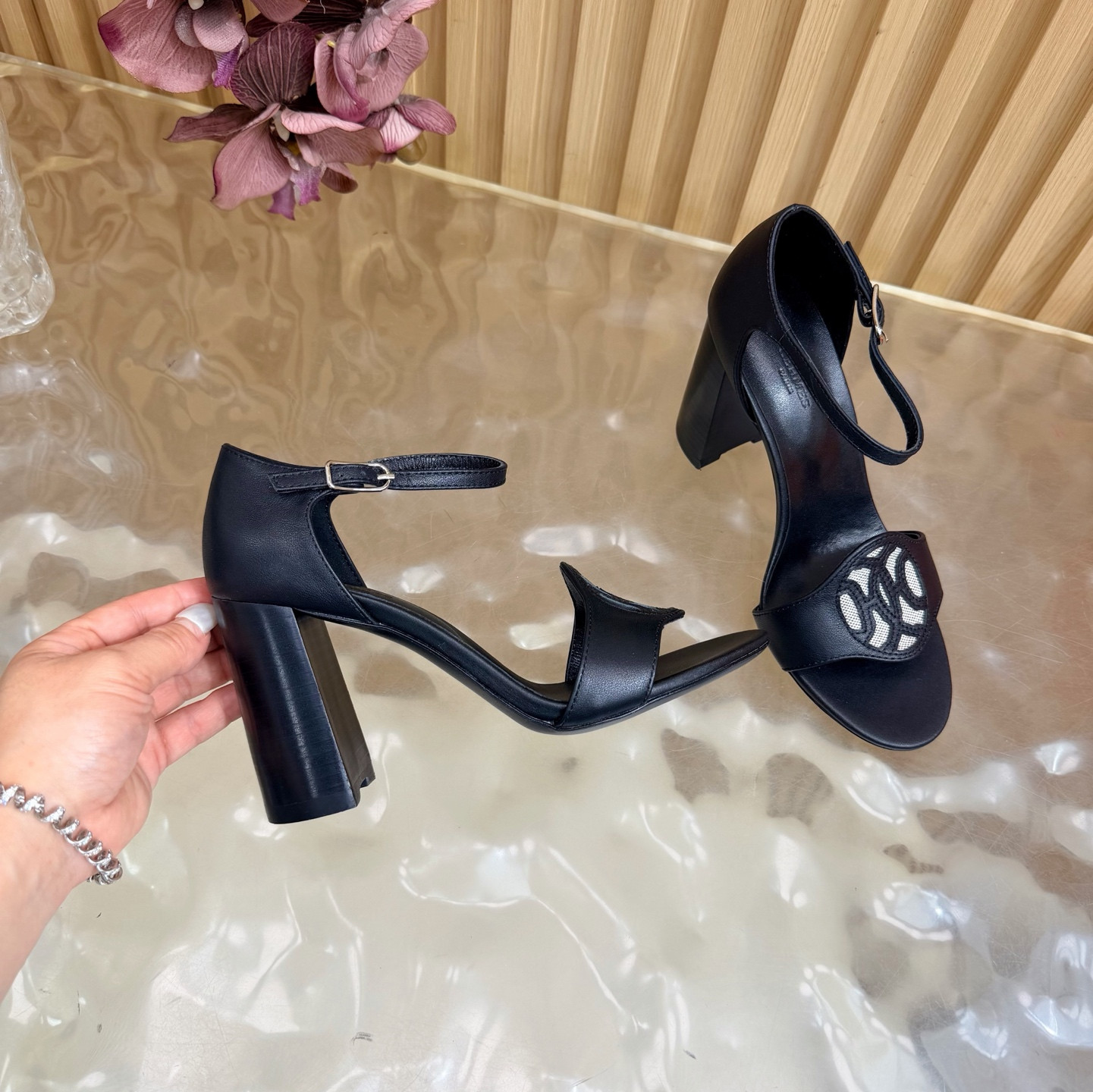 ua H**mes marquise sandal