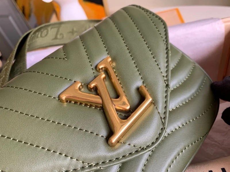 L0*is V*t0n NEW WAVE MULTI-POCHETTE M56471