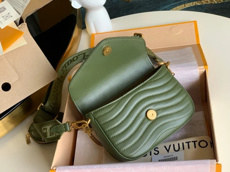L0*is V*t0n NEW WAVE MULTI-POCHETTE M56471
